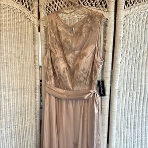 Elegant Beige Sleeveless Dress